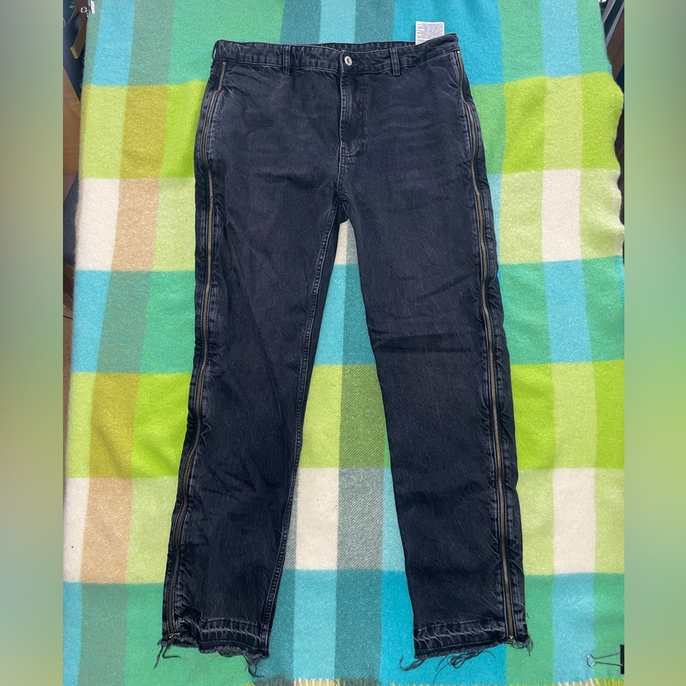 Zara men’s distressed zipper jeans